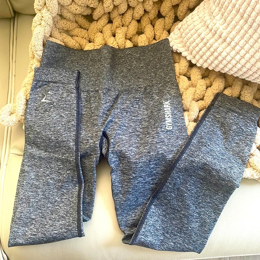 Gym shark leggings